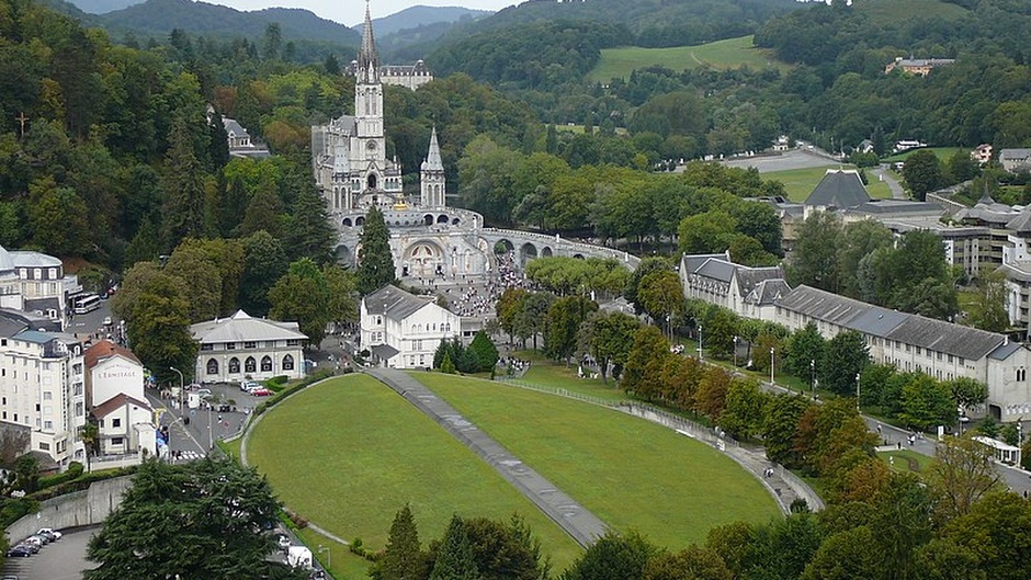 A large stone cathedral