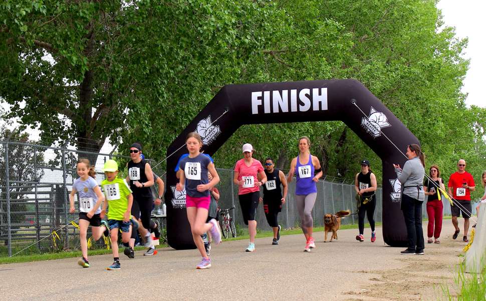 Runners starting a race.