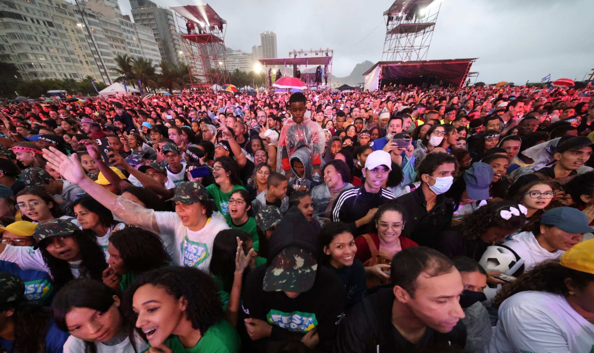Thousands in Brazil came to hear Franklin Graham share the gospel
