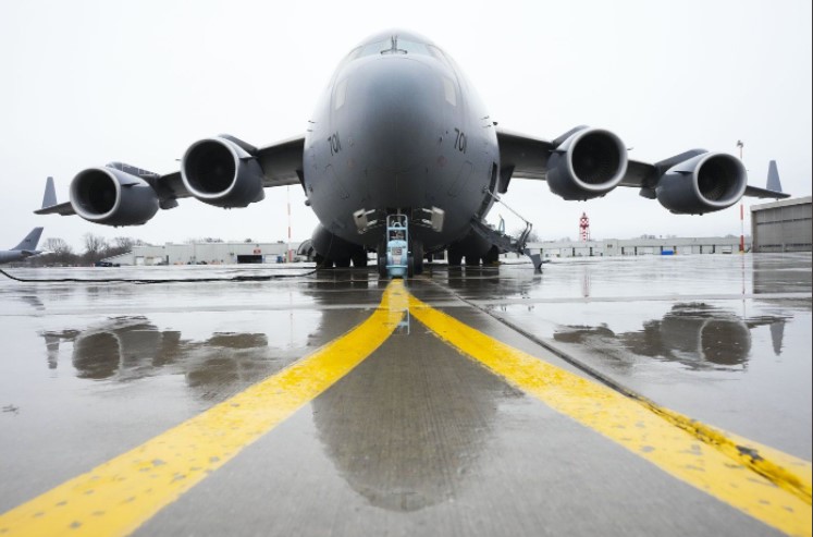 Plane with Ukrainian refugees