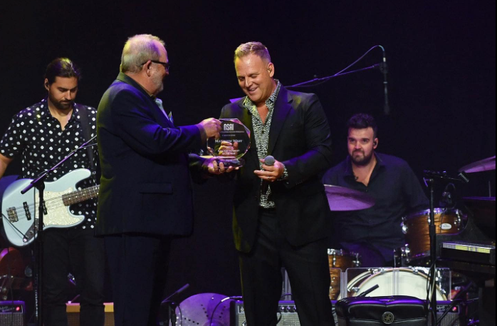 Matthew West accepting his NSAI award
