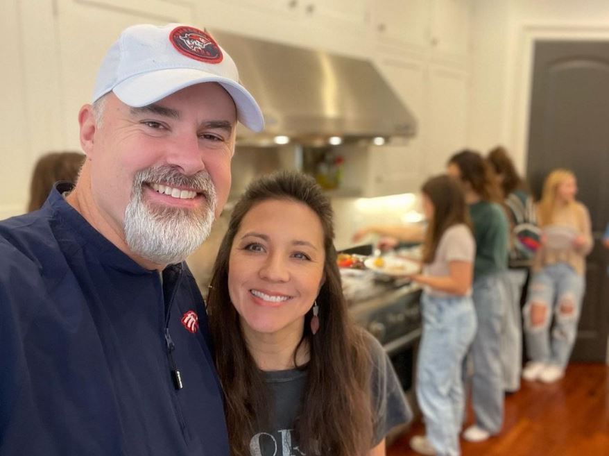 Alex Kendrick with his wife, Christina posing for selfie. (The.alex.kendrick/Insta)