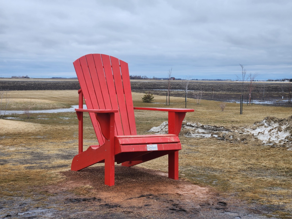 Reeve Normandeau announces big red chair is coming to La Broquerie
