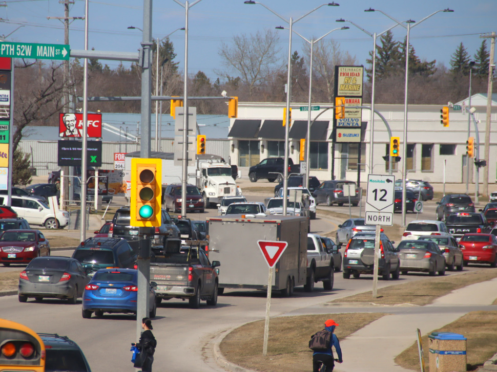 Highway 12 traffic lights fixed in Steinbach after 4 months of waiting