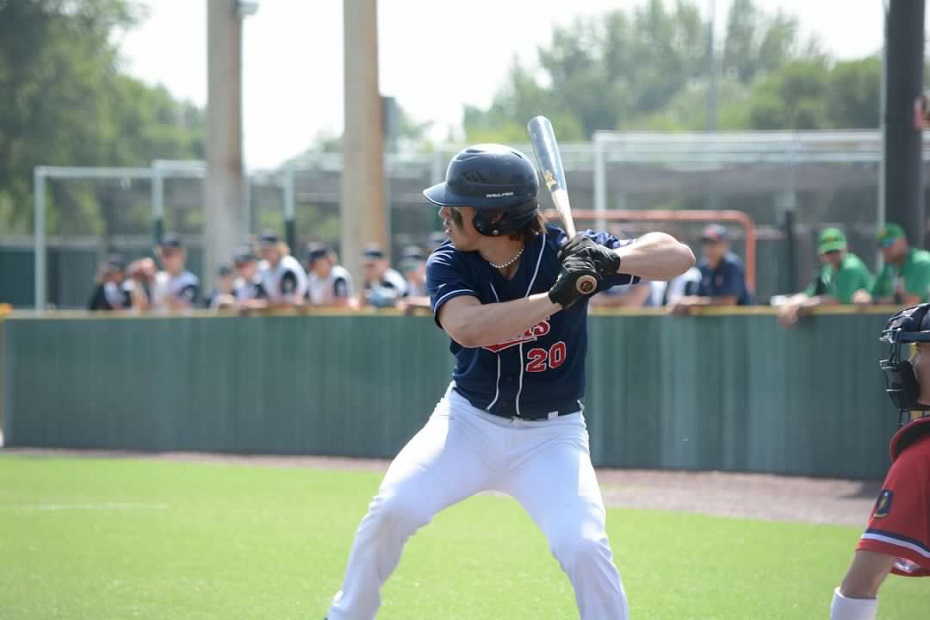 Carter Beck batting during a game with the Southeast Twins 18U AAA club (photo courtesy Risa Walbaum).