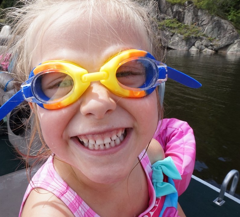 swimming kid 