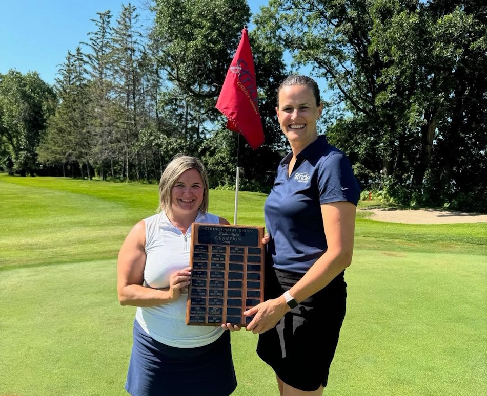 Lindsey Jordan being presented with the championship plaque