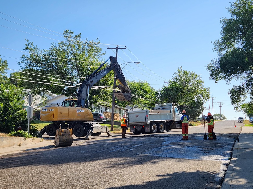 City crews working to first excavate the main. (photo by Hayden Michaels)