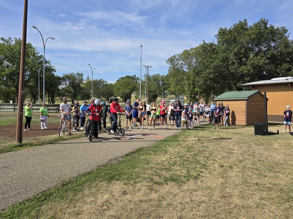 Everyone gathered for the start of the run, just outside the locker rooms at the Riverdene rink. (photos courtesy of Kim Targerson)