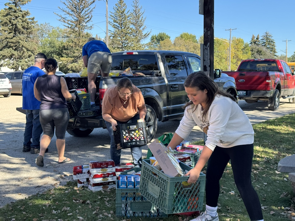 Grunthal Valley School collecting non-perishables for their food drive.