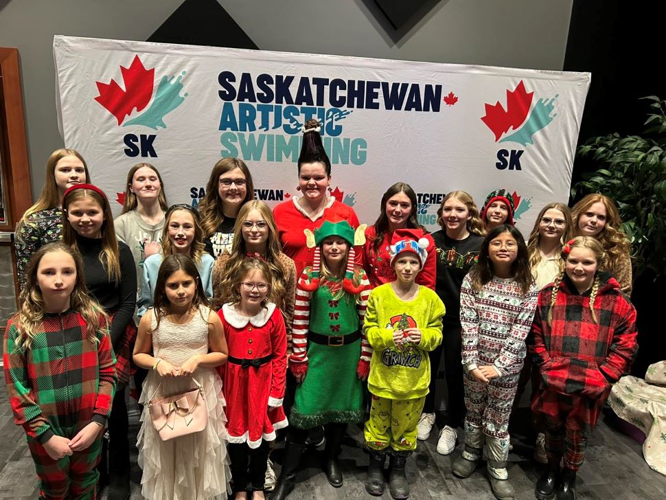 Saskatchewan Artistic Swimming team at awards banquet 