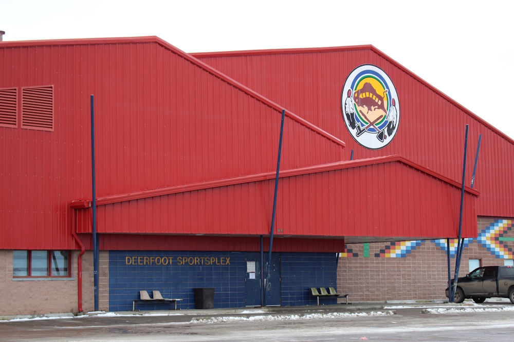 The Deerfoot Sportsplex in Siksika Nation will play host to a special hockey fundraiser.