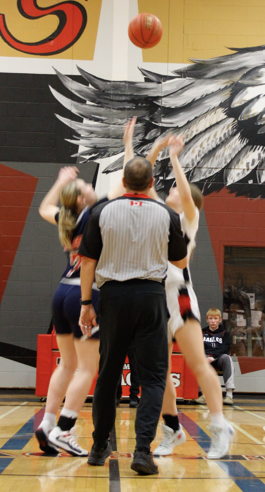 A basketball game between teams in dark blue and red