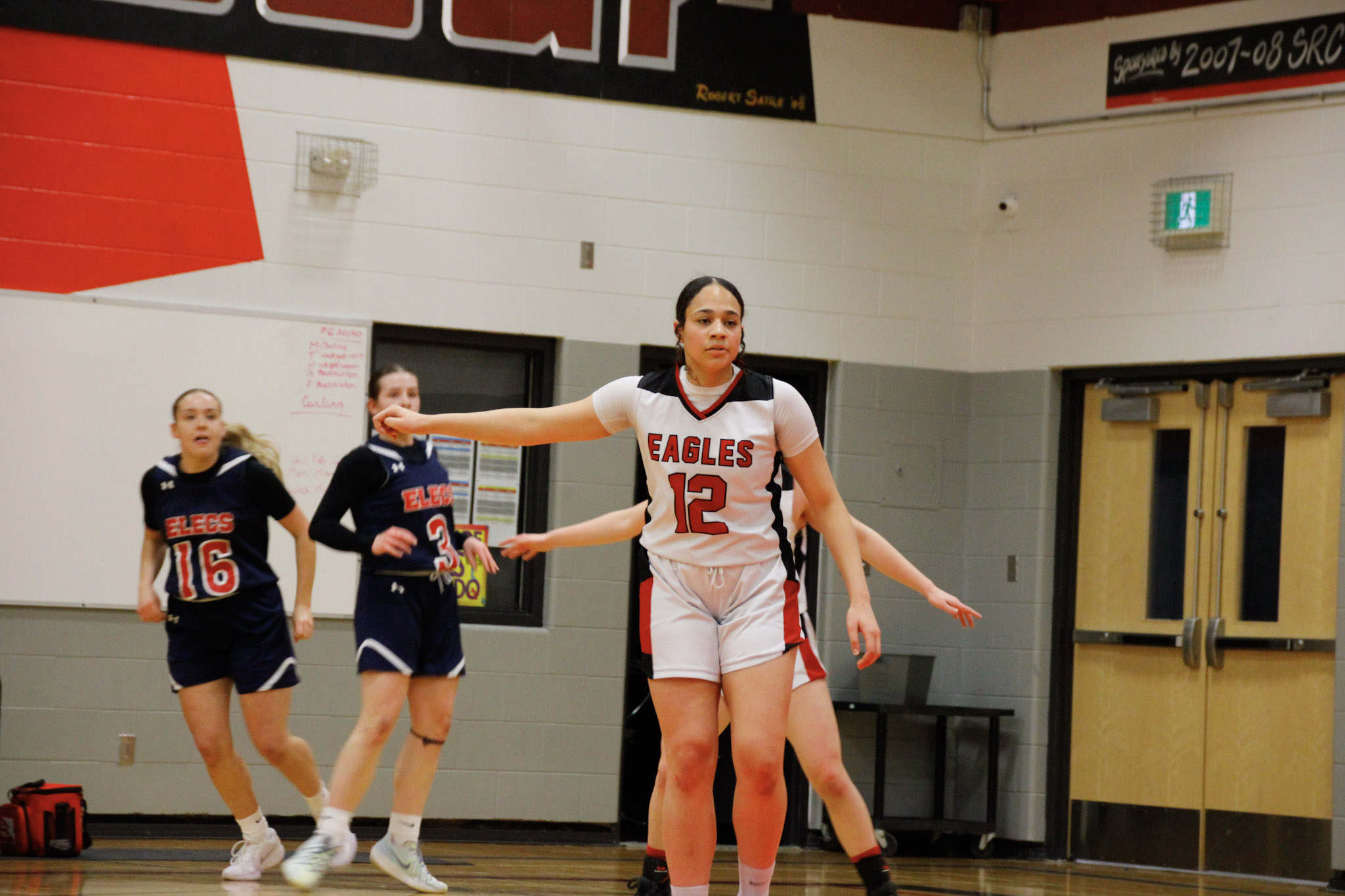 A basketball game between teams in dark blue and red