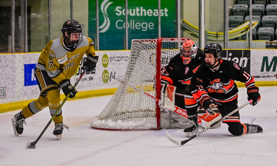 Estevan Bears vs Yorkton Maulers 