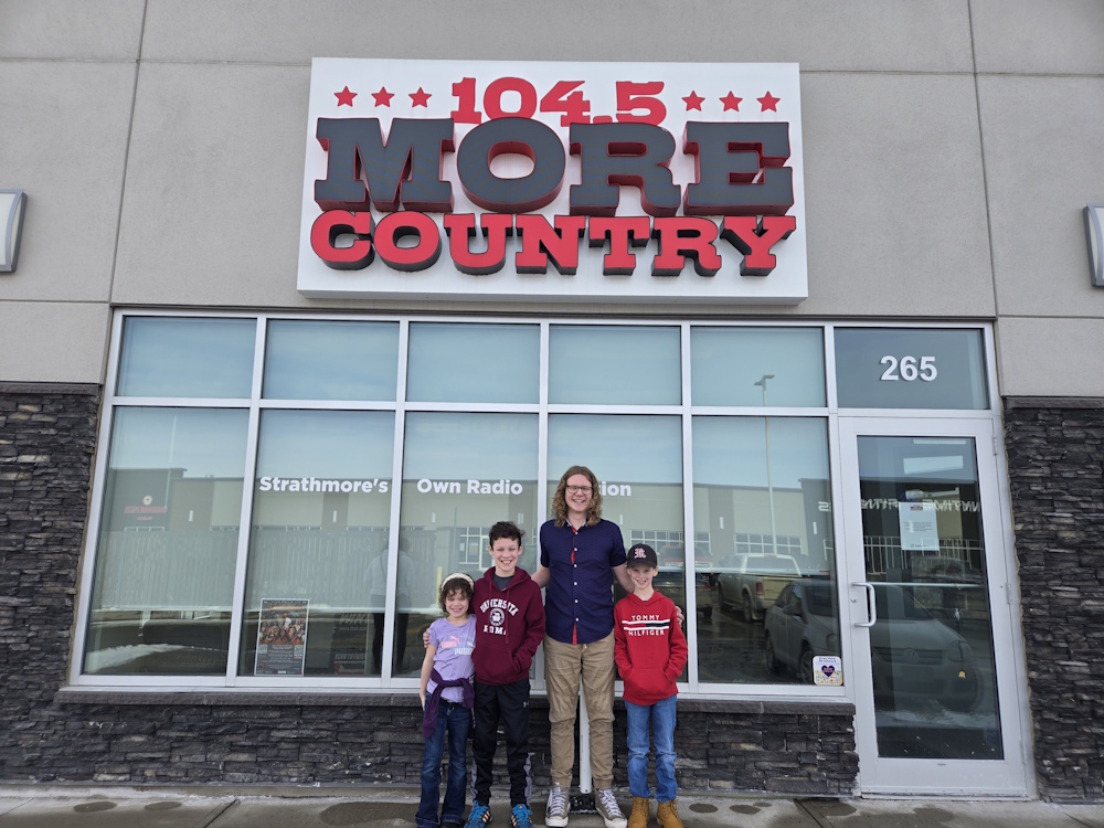 Kids at More Country