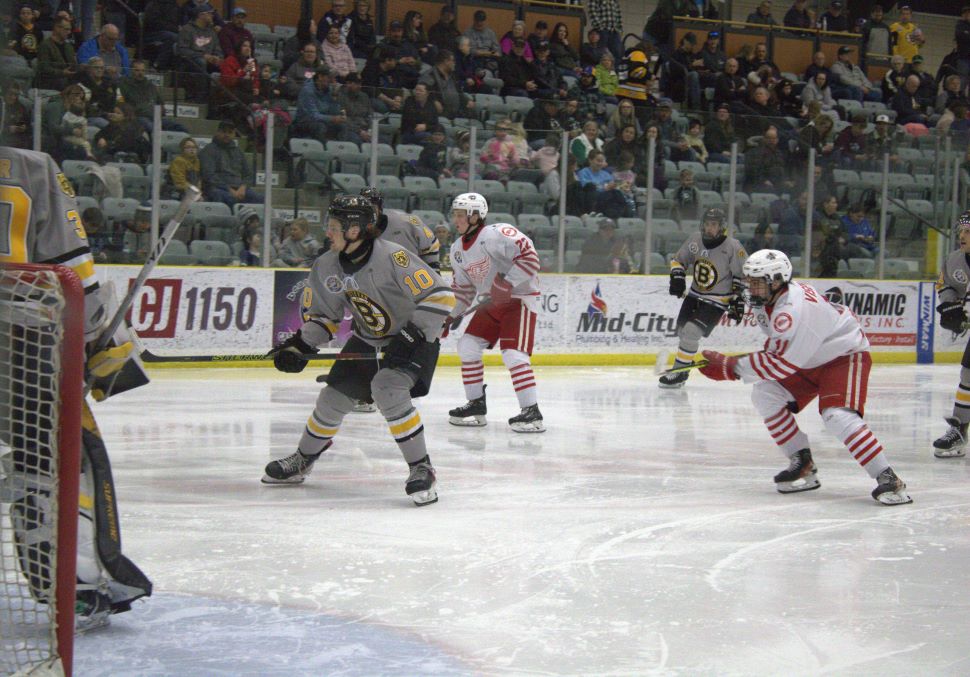 Estevan Bruins VS Weyburn Redwings