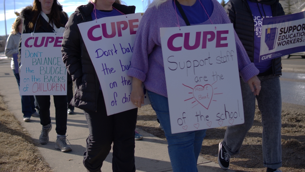 CUPE Local 5040 members picketing near the Foothills Composite High School on February 24, 2025. OkotoksOnline/Harrison O'Nyons