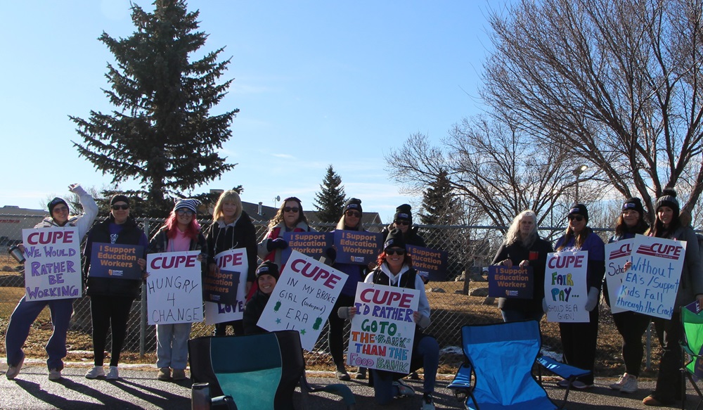 CUPE Local 5040 members picketing near Highwood High School on February 24, 2025. HighRiverOnline/Kevin Wallace