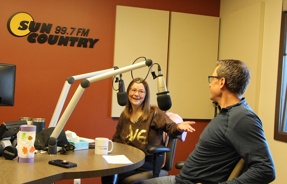 Linette Soldan with special guest, High River Mayor Craig Snodgrass. HighRiverOnline/Kevin Wallace