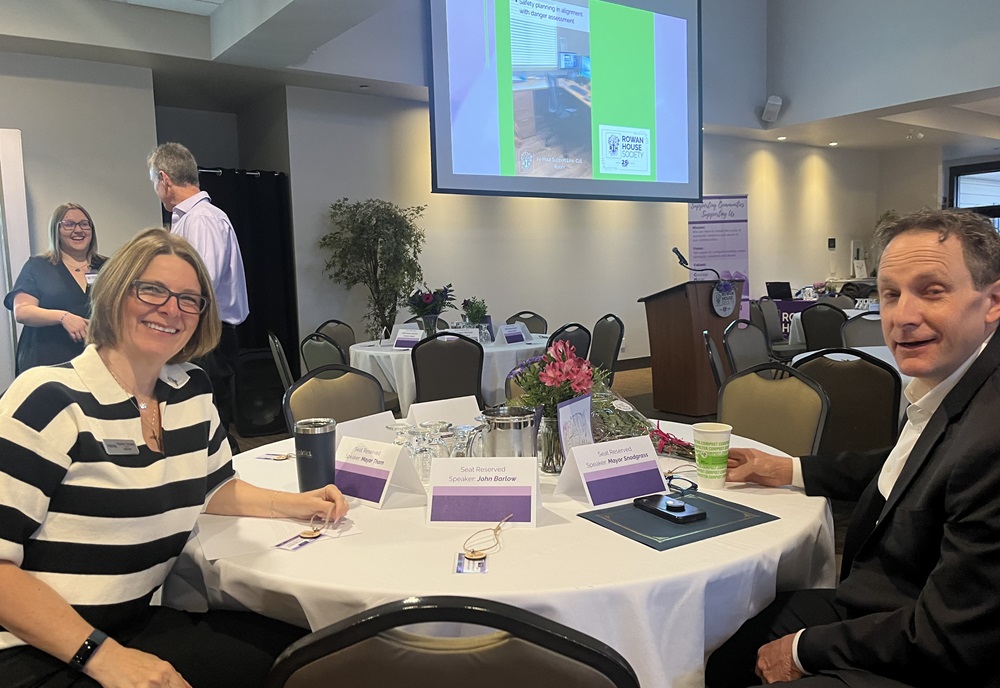 (L to R) Okotoks Mayor Tanya Thorn and High River Mayor Craig Snodgrass attended the Rowan House brunch fundraiser on Thursday. High River Online/Charlie Brown