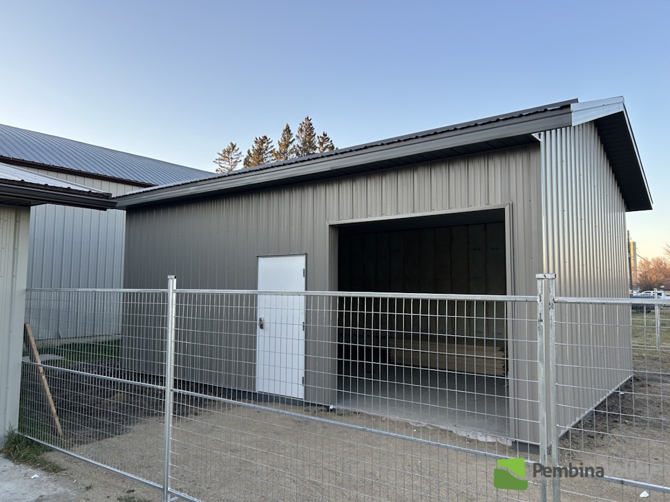 a picture of the outside of the Elm Creek Skating Rink