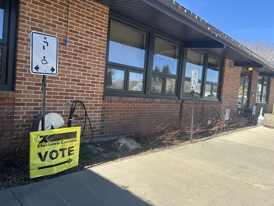 Voting kindersley 2025.jpg