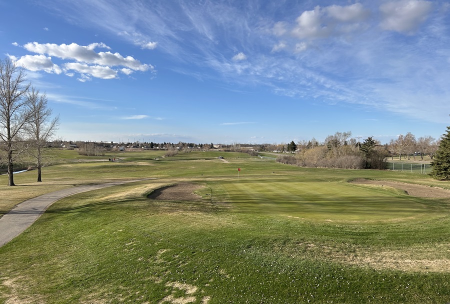 Golf Course kindersley.jpg
