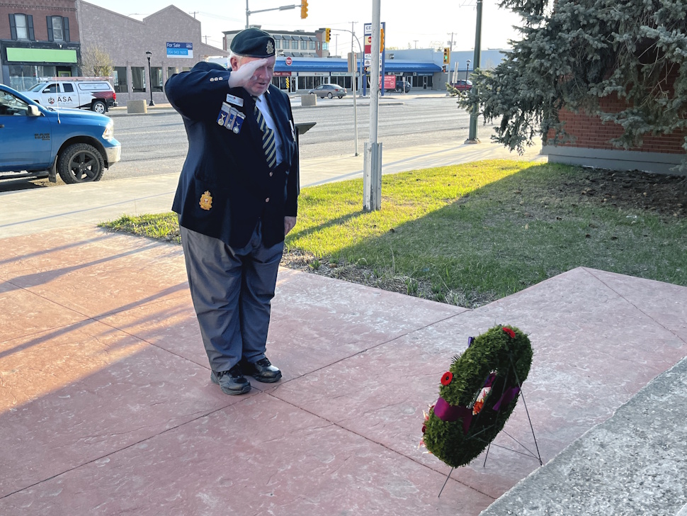 Bob Oldford salutes a wreath at the Portage Cenotaph
