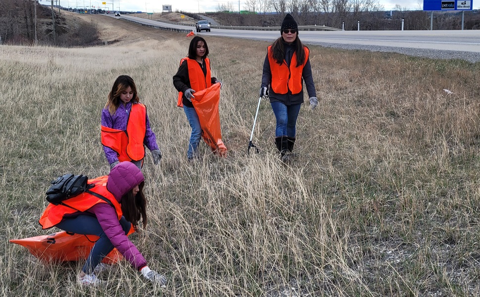 roadside cleanup_CochraneNow 