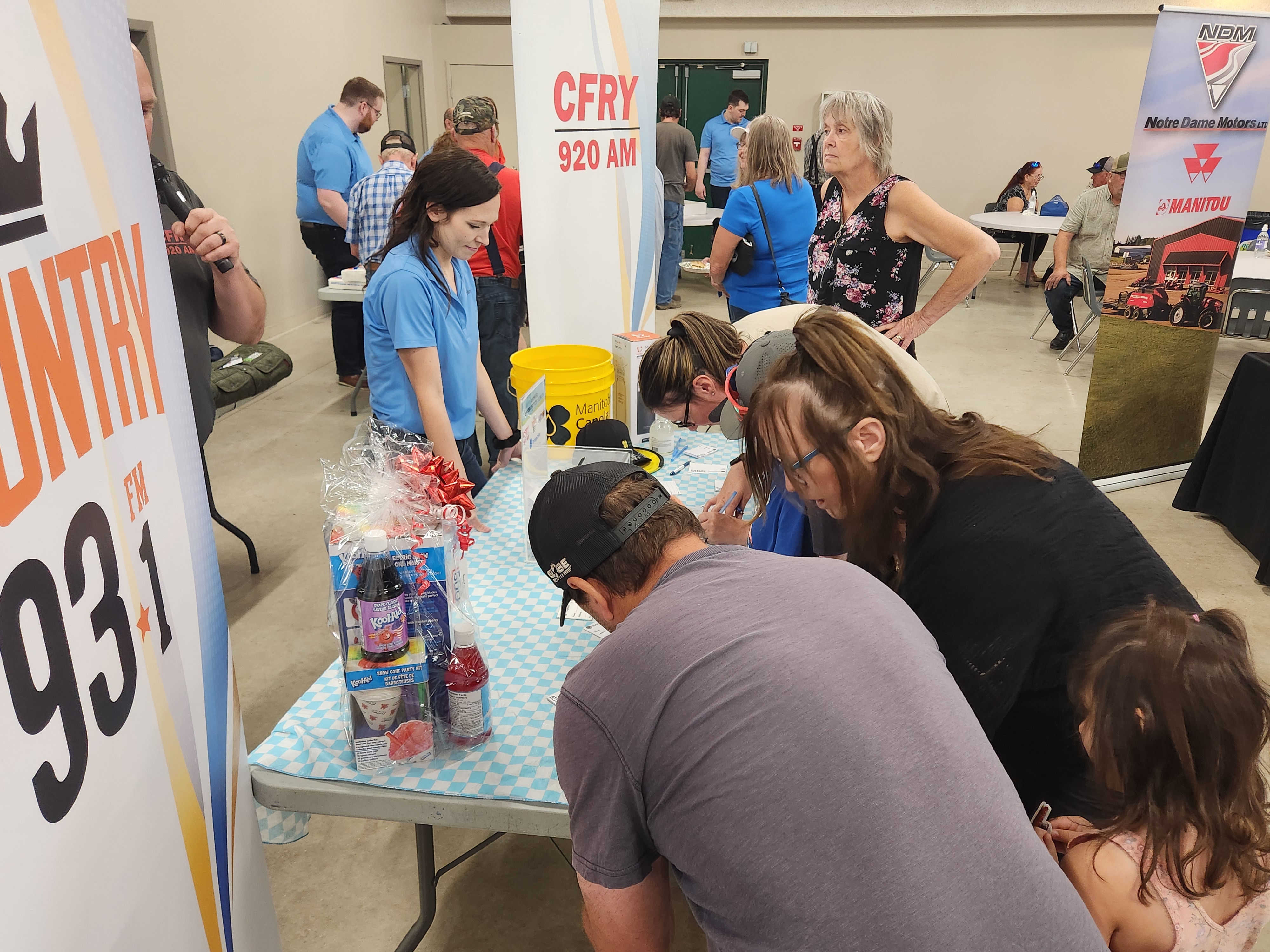 Maryssa McFadden talking with guests and encouraging all to enter the free draw.   PortageOnline/ Tristen Sokolosky