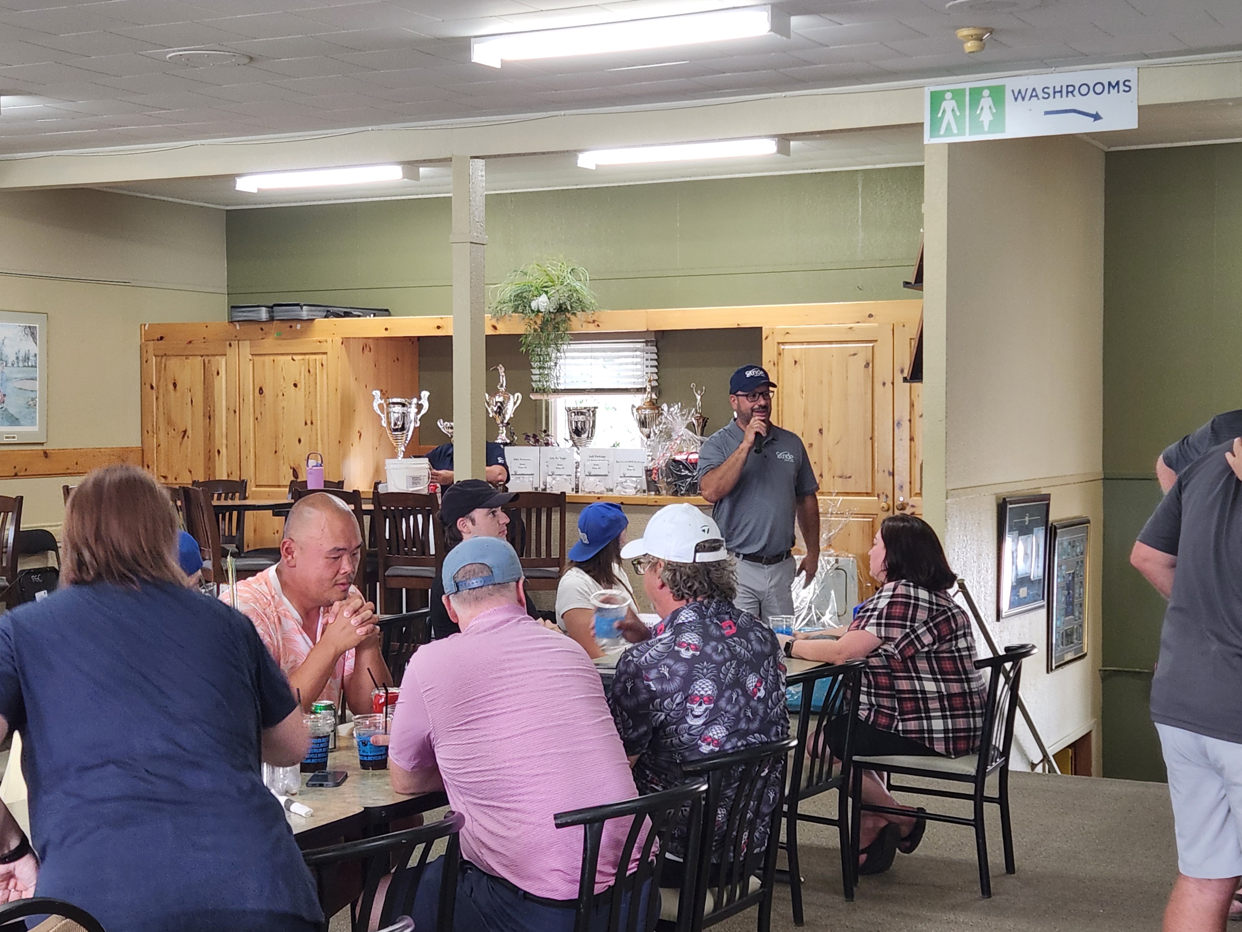 Stride organizers speaking to golfers about the fundraiser and prizes from the draws before dinner. PortageOnline/ Tristen Sokolosky