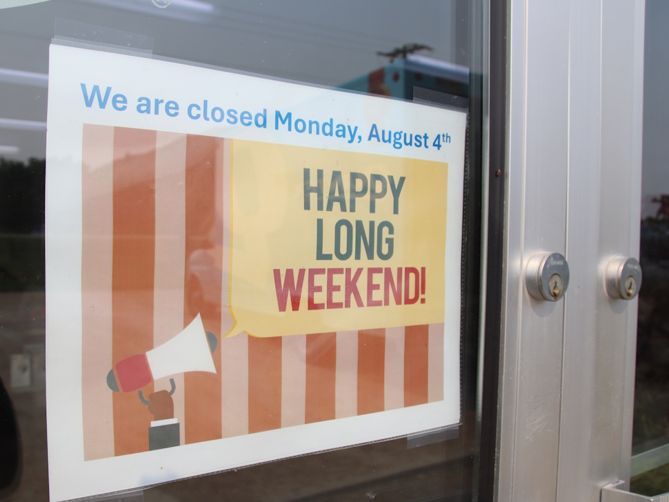 Closed Monday sign