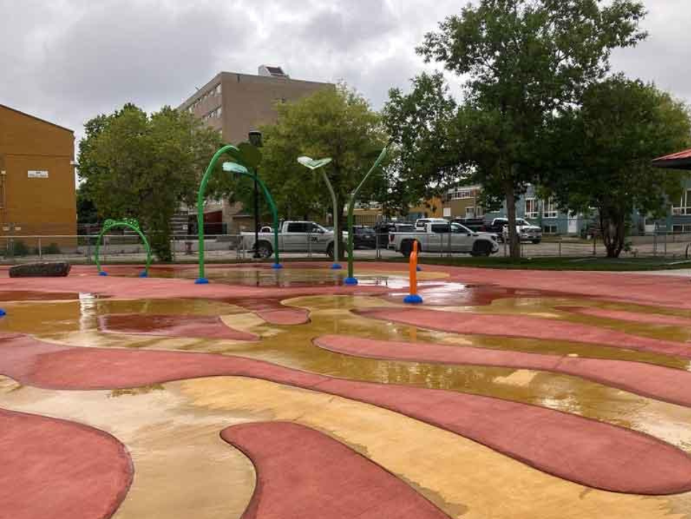 Turtle Island Neighbourhood Centre spray pad (winnipeg.ca)