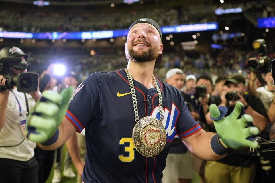 cal raleigh (AP Photo/Mike Stewart)