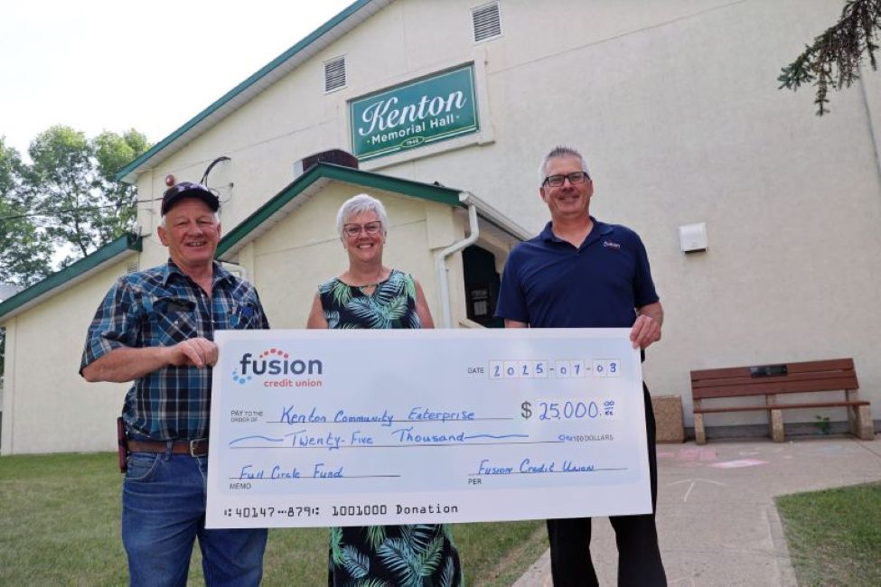 Two men and a lady holding up a giant cheque valued at $25,000