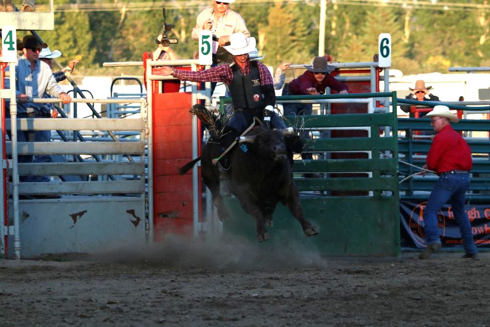 Okotoks pro rodeo.