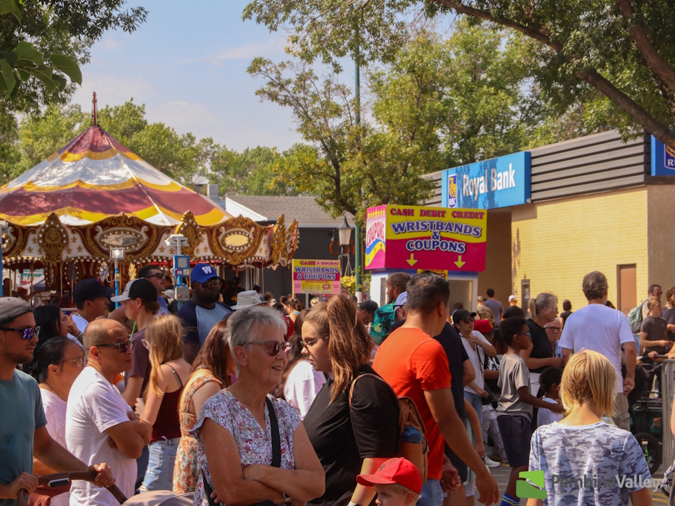 festivalgoers at the 2024 Morden Corn & Apple Festival