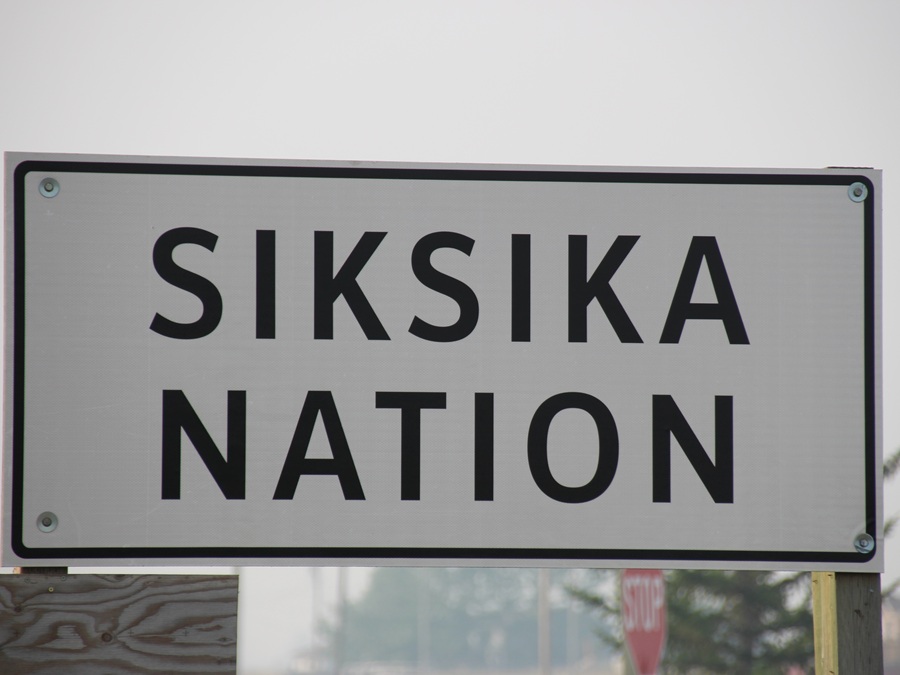 Siksika Nation road sign
