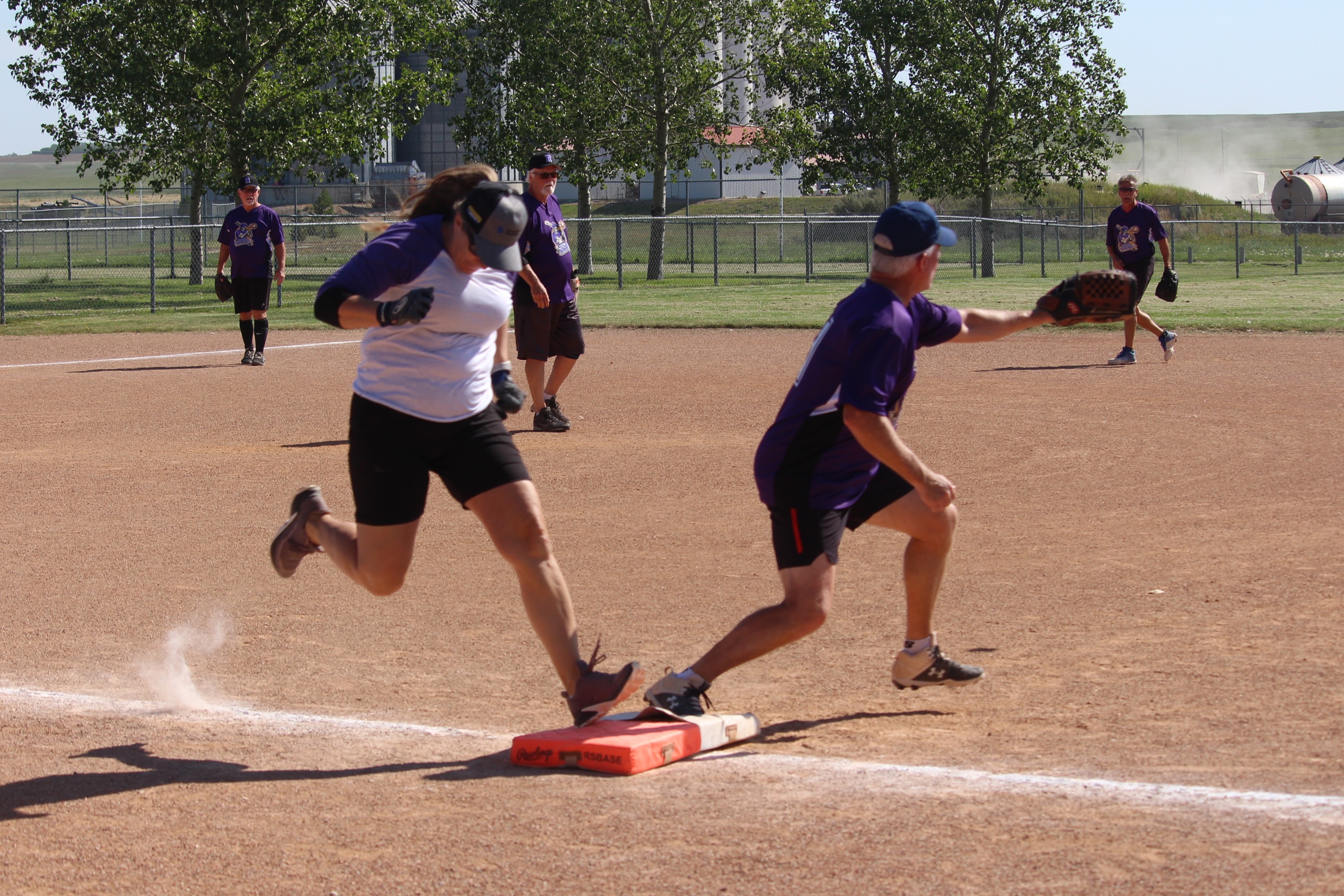 Close play at 1B