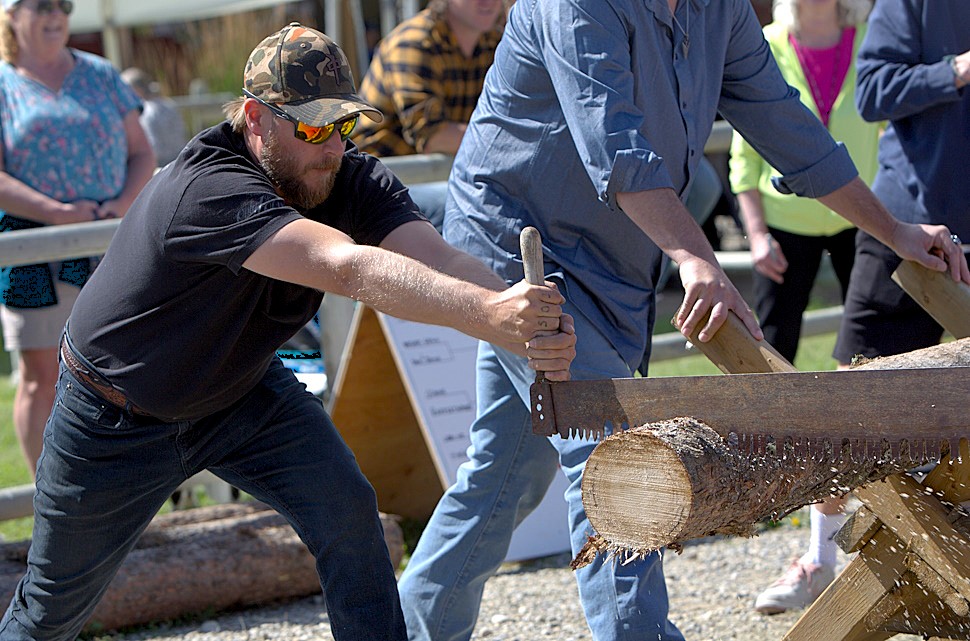 Log sawing contest