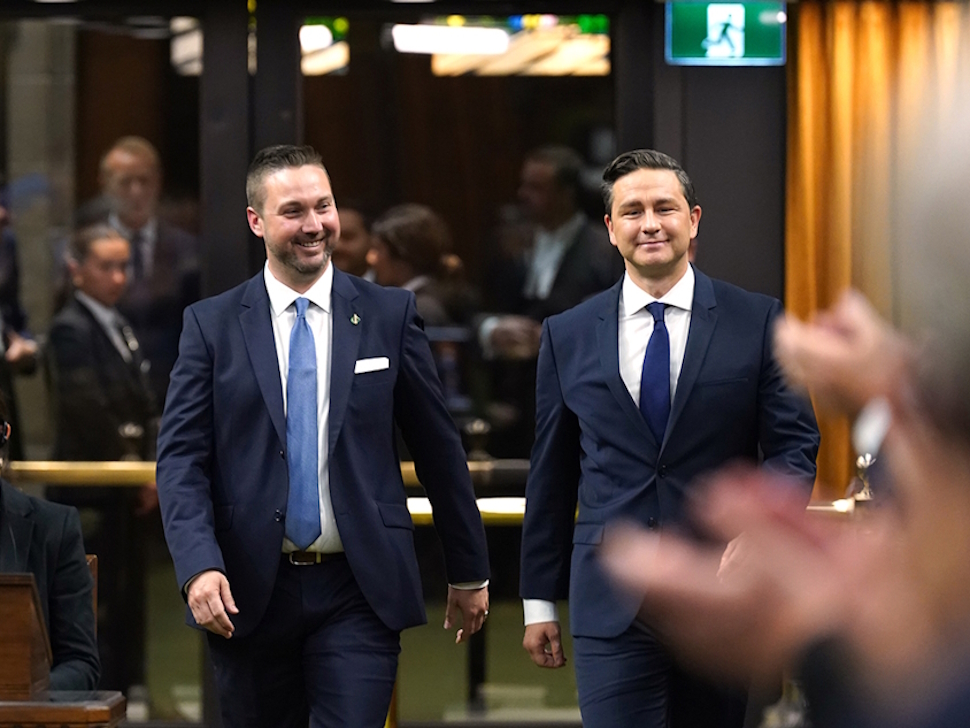 Leslie back in parliament again walking with Pierre Poilievre