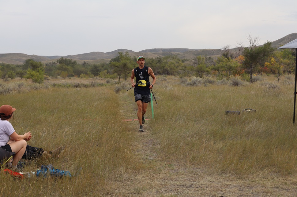 A runner coming up the trail at the Beaver Flat 50. (photo by Carianne Hunter)