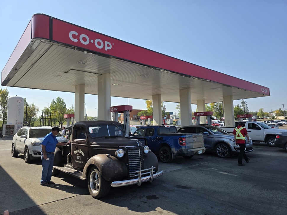 The Wheatland Mall Co-op Gas Bar packed with vehicles filling up during the barbecue. (photos by Hayden Michaels)