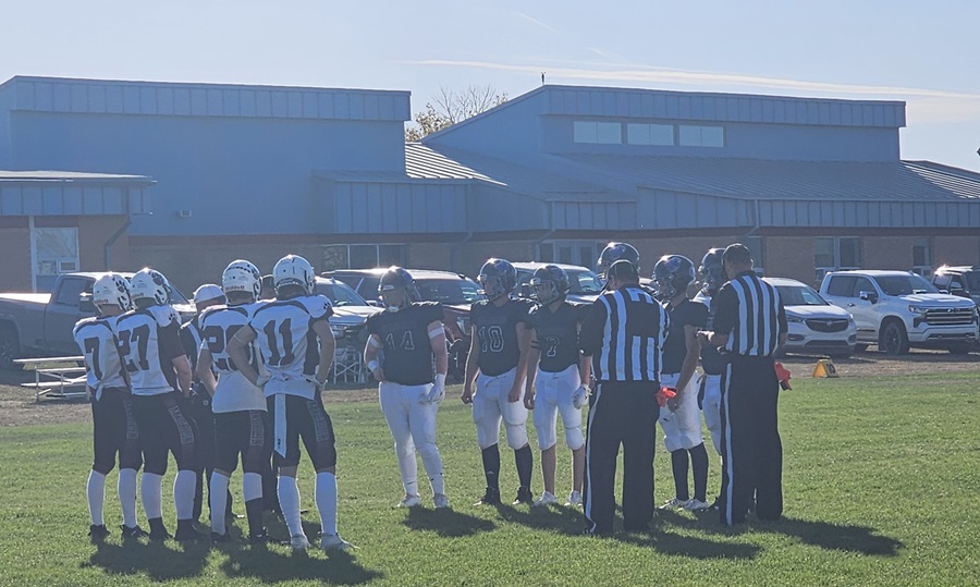 Photo via Macklin Sabres Football Sept 23.jpg