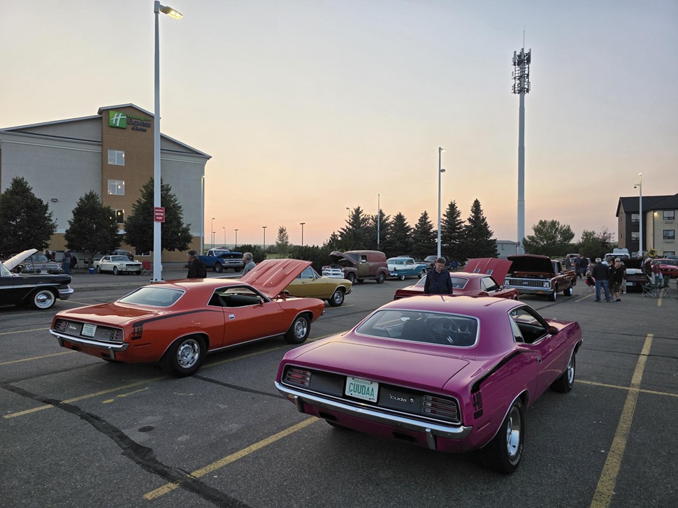 The sun sets over another Tail Light Tuesday in Living Sky Casino parking lot. (photos by Hayden Michaels)