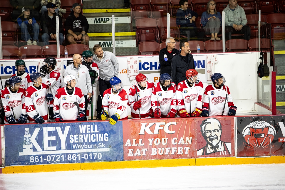  bench of hockey players