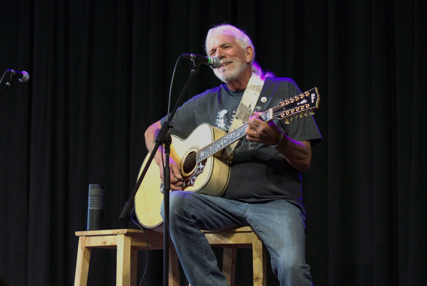 Acoustic Mornings, a new monthly open mic in Okotoks, gives local musicians a chance to perform and connect with friends over music and refreshments. OkotoksOnline/Harrison O'Nyons