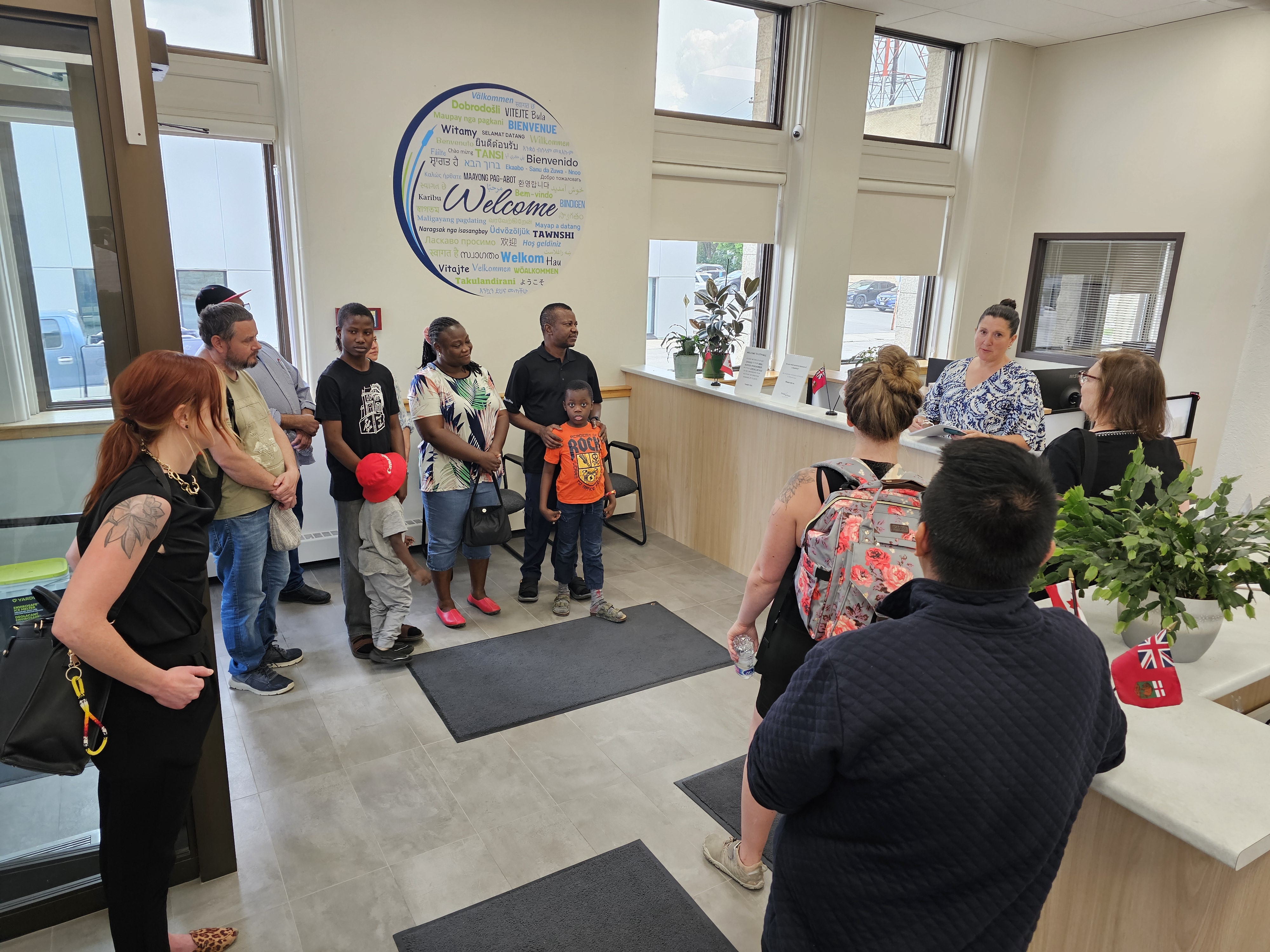 Mayor Sharilyn Knox greets the tour attendees at the entrance of City Hall