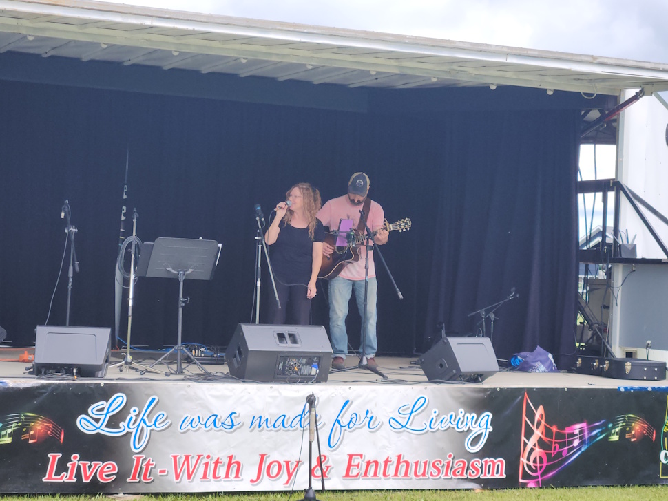 Price Family starting off the afternoon with some classic tunes and one of their own songs on Sunday.   PortageOnline/ Tristen Sokolosky